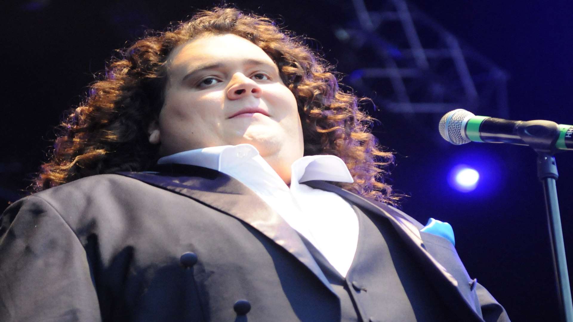 Jonathan Antoine, will be on stage on Saturday.