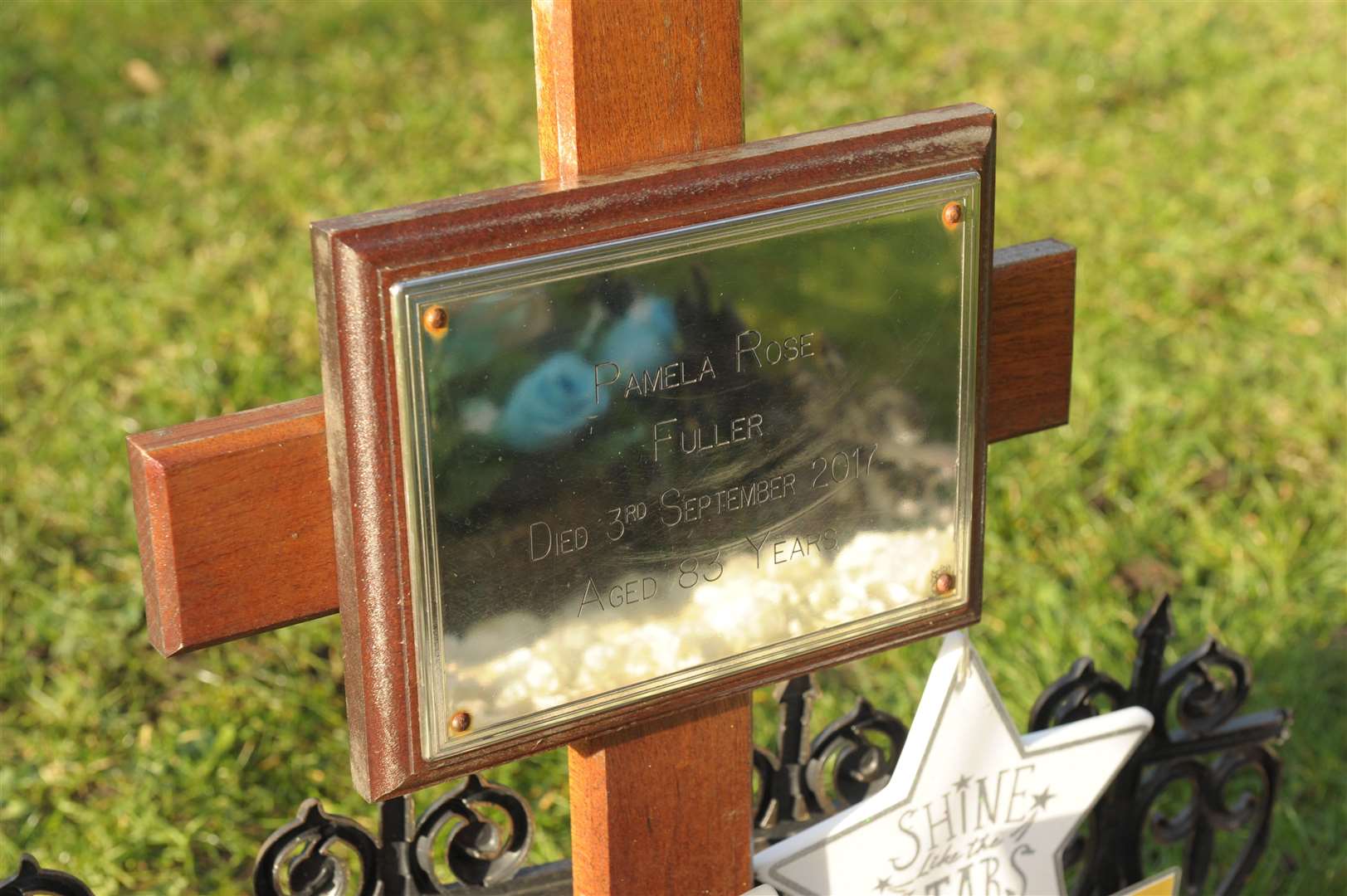 Pamela Fuller's grave