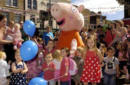 Peppa Pig visits Dartford market