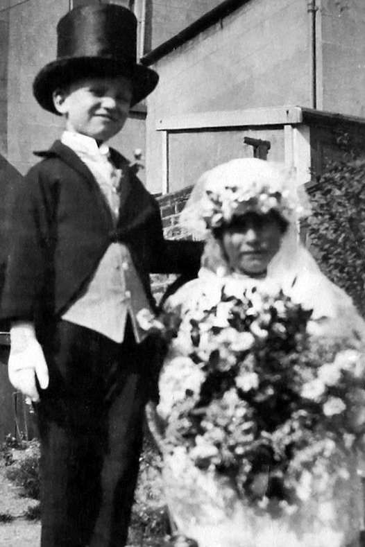 Childhood sweethearts Ron and Eileen Everest in fancy dress as bride and groom at Gillingham Carnival aged four. Picture: SWNS.com