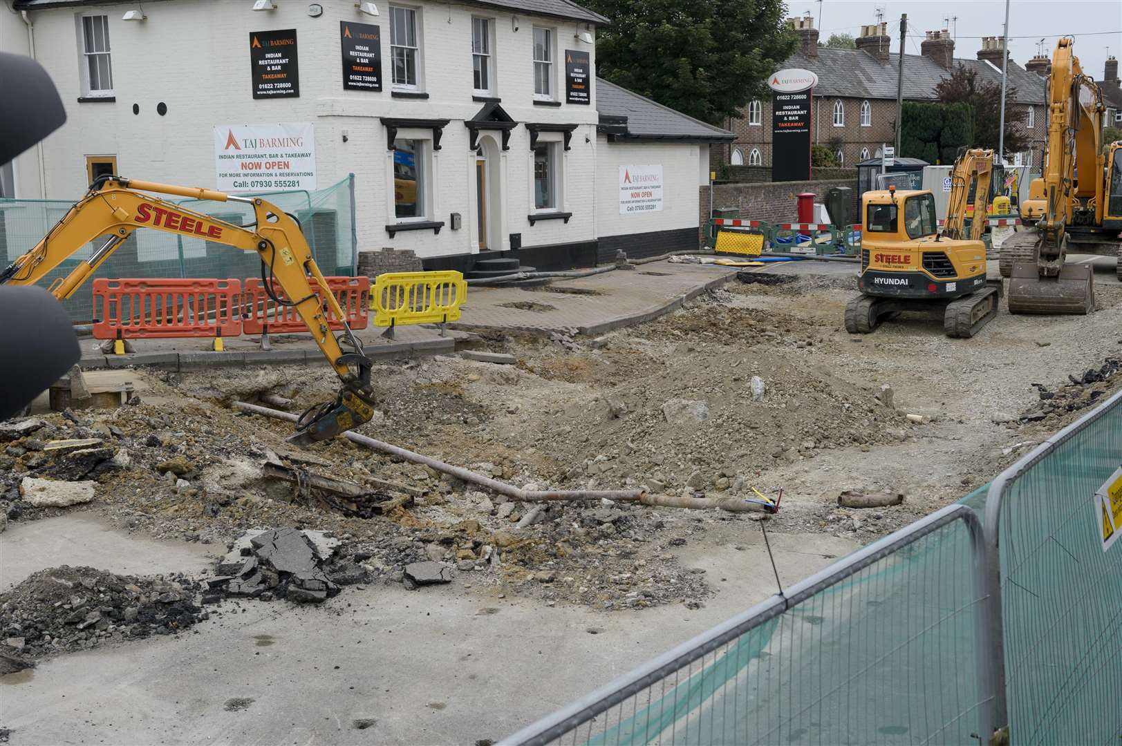 Further views of the sinkhole on the A26 Tonbridge Road, Maidstone, near the junction of Fountain Lane outside the Taj Barming restaurant..Picture: Andy Payton. (3100709)