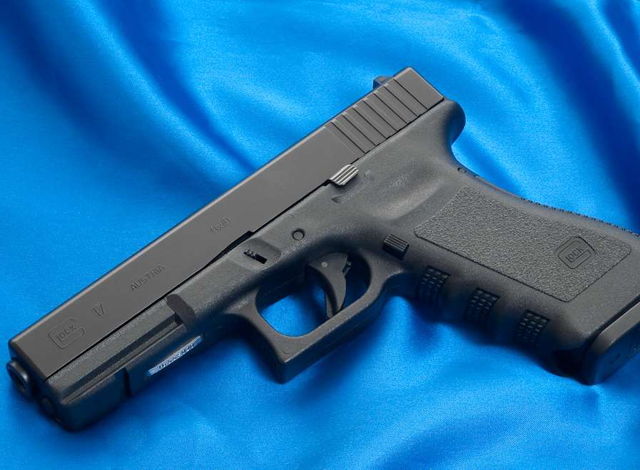 Some GAP blank-firing handguns are made to resemble Glocks, but do not fire live rounds.