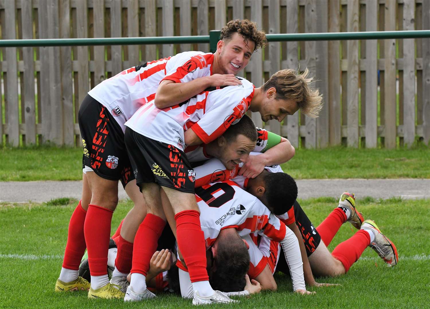 Sheppey celebrate substitute Frankie Morgan’s late equaliser in their 2-2 Isthmian South East draw at Broadbridge Heath last Saturday. Picture: Marc Richards