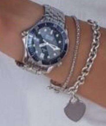 Numerous items of jewellery were stolen along with a quantity of cash and alcohol
