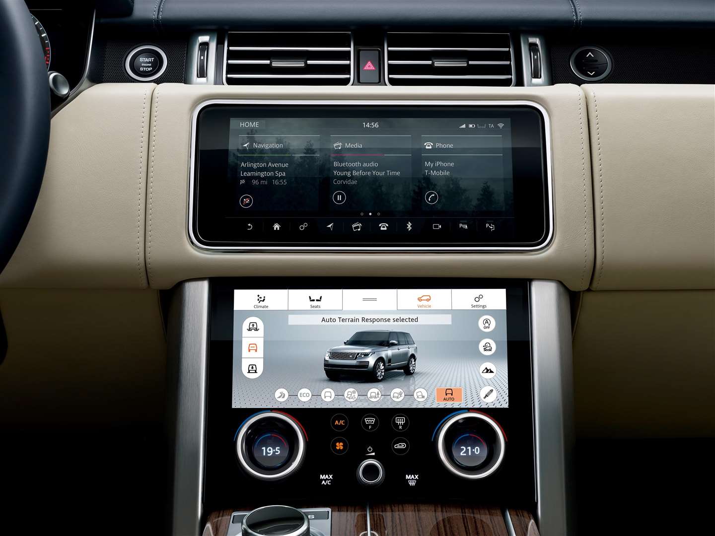 The PHEV is equipped with the Touch Pro Duo multimedia set-up that debuted in the Velar (4129993)