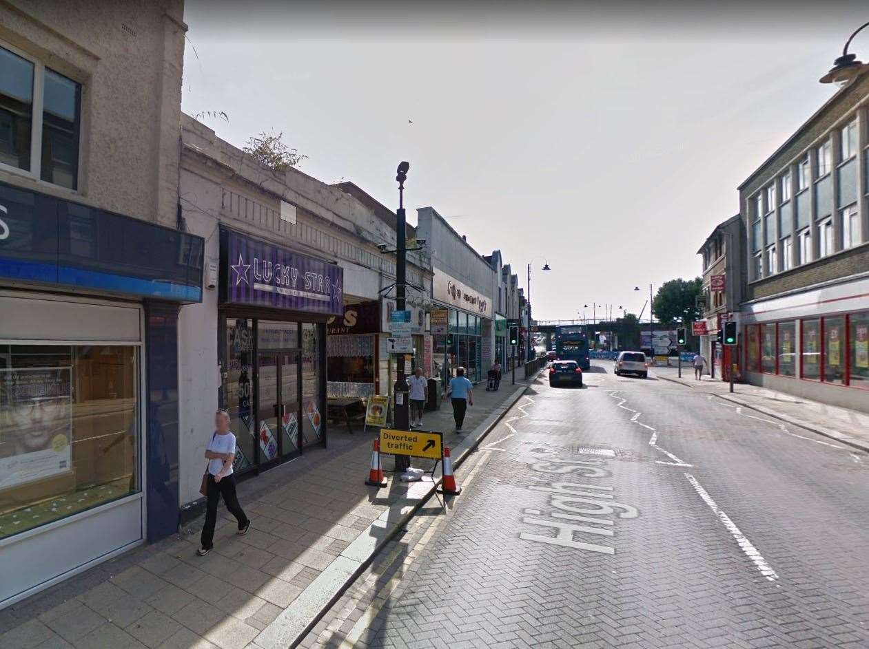 Strood High Street will be closed to replace paving blocks with a new road surface