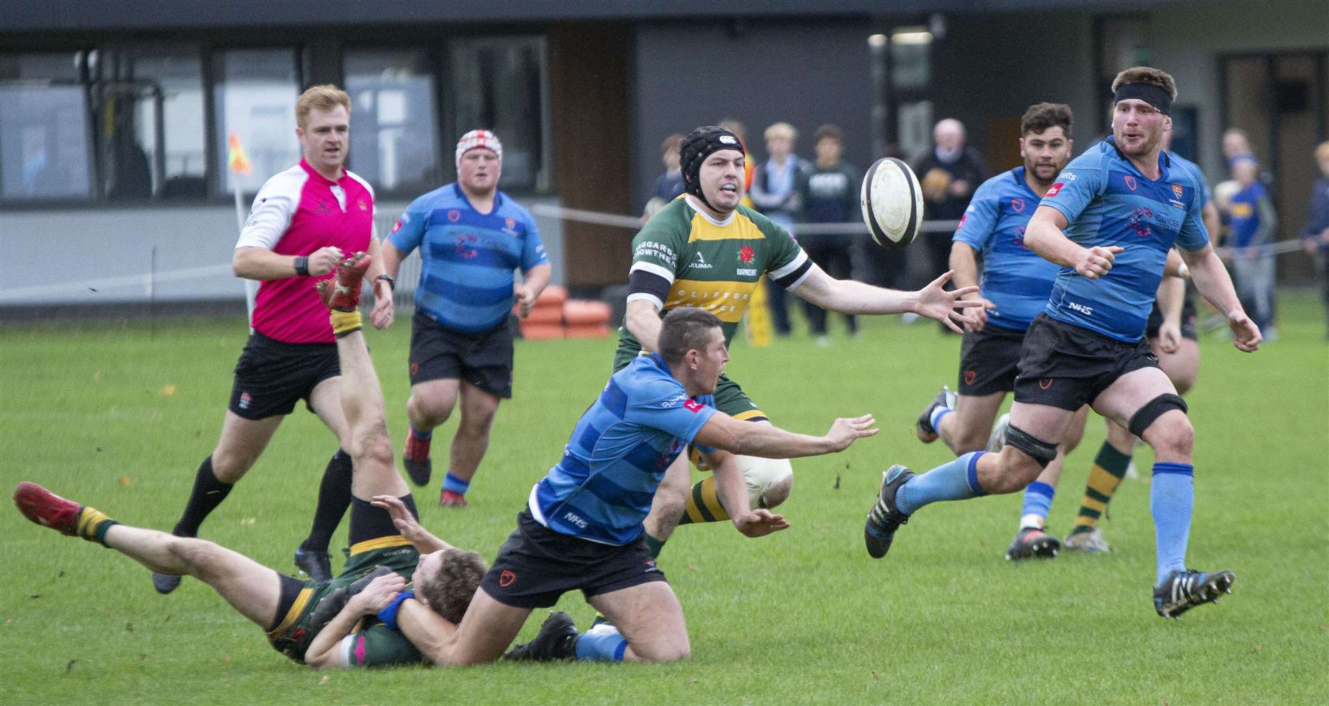 Canterbury offload during their draw at Barnes. Picture: Phillipa Hilton (52594718)