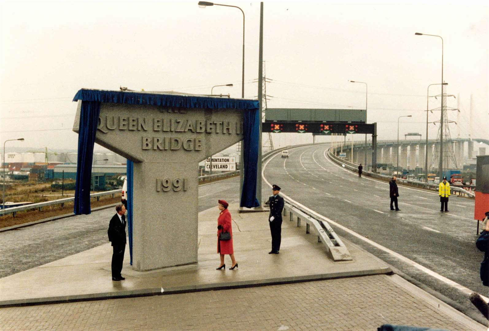 The Queen officially opened the bridge at Dartford by unveiling a monument on the Essex side in 1991