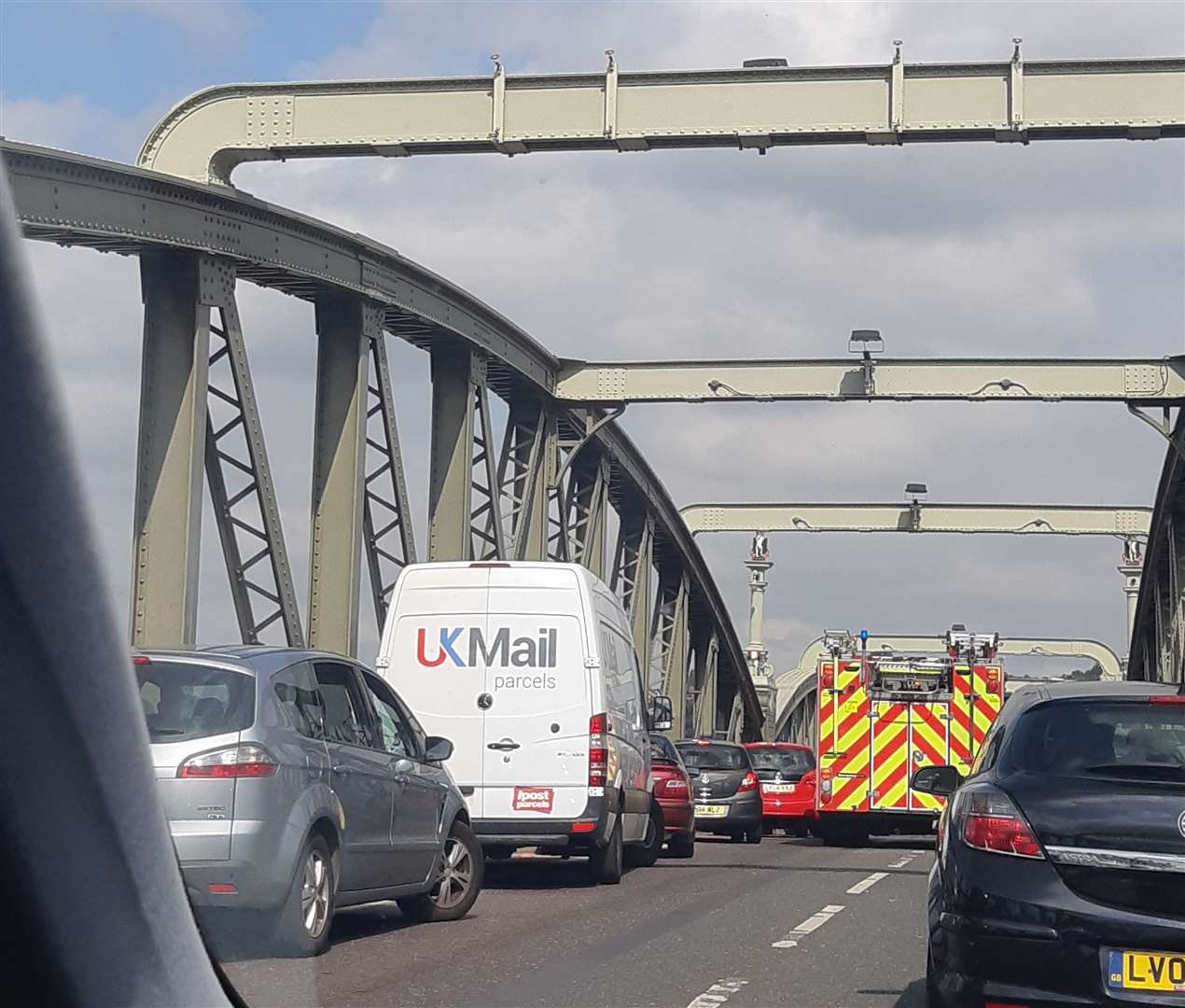 Fire engine gets stuck in traffic on Rochester Bridge