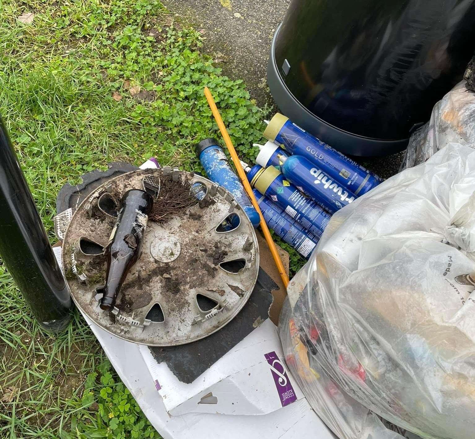 Litter-pickers are calling for their ban after continually to see them discarded around Greenhithe