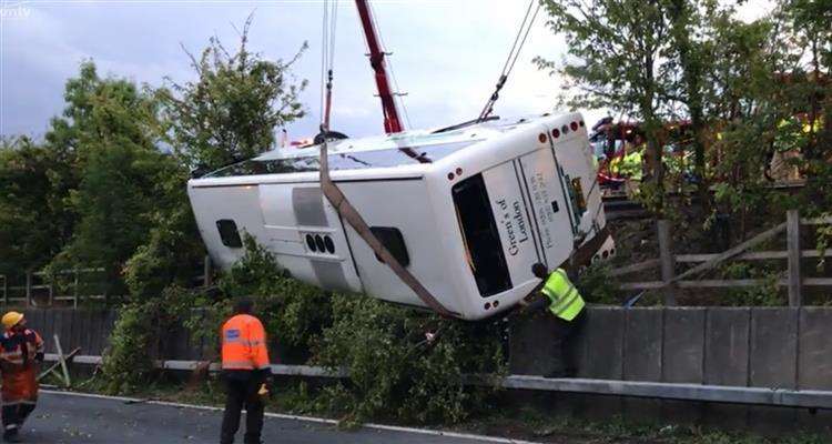Work to recover the overturned coach (3660120)