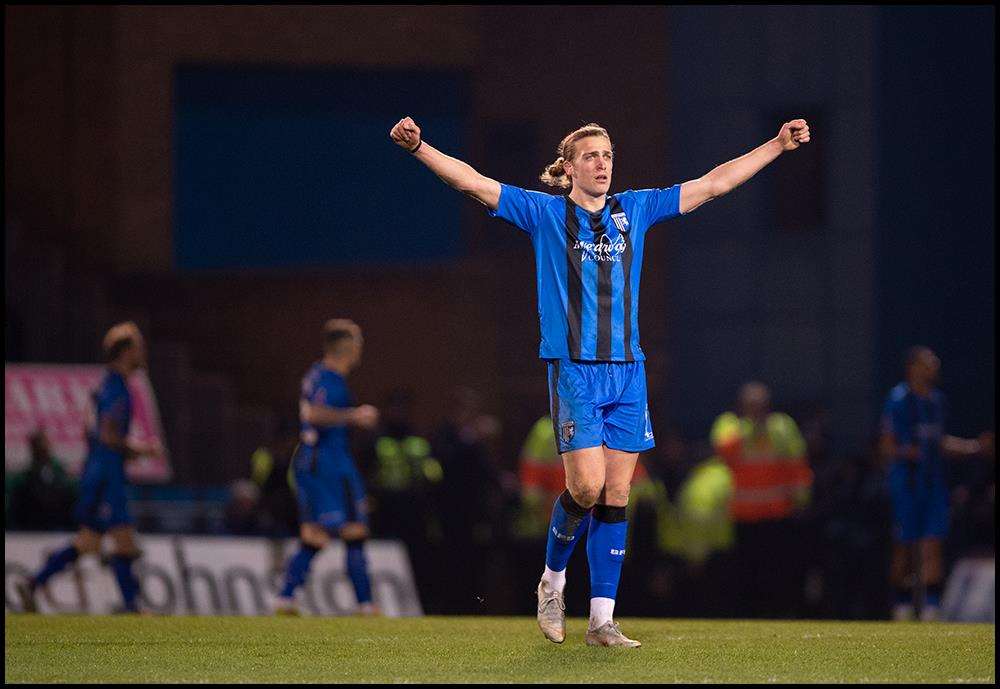 Gillingham's Tom Eaves celebrates at the final whistle Picture: Ady Kerry (6334467)