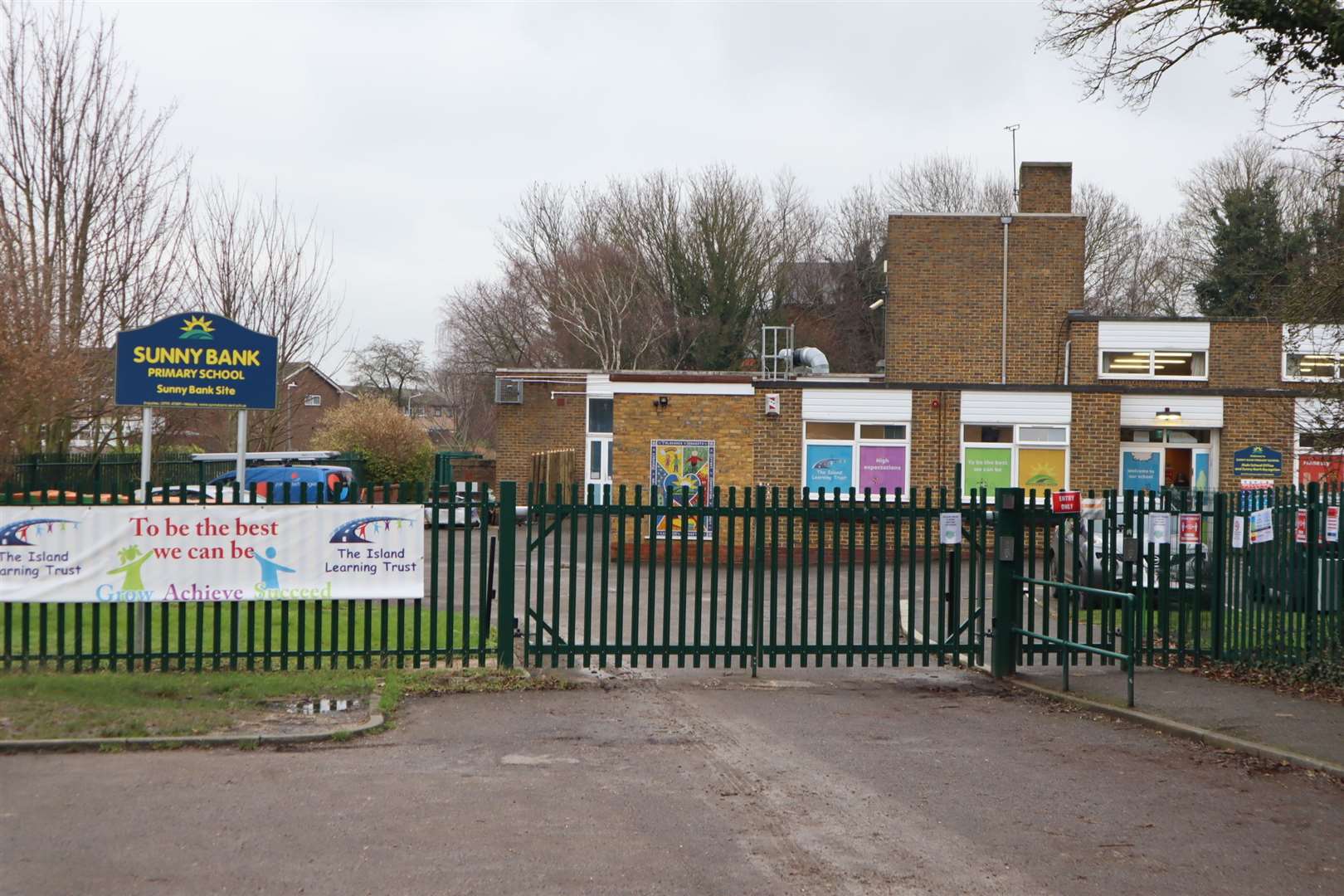 Entrance to Sunny Bank Primary School, Murston
