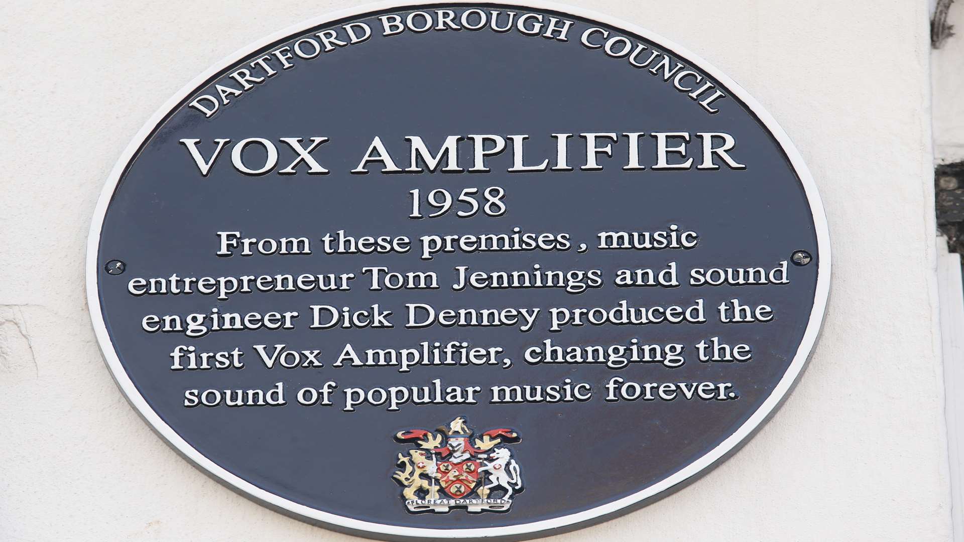 The plaque has been mounted on the wall of 119 Dartford Road