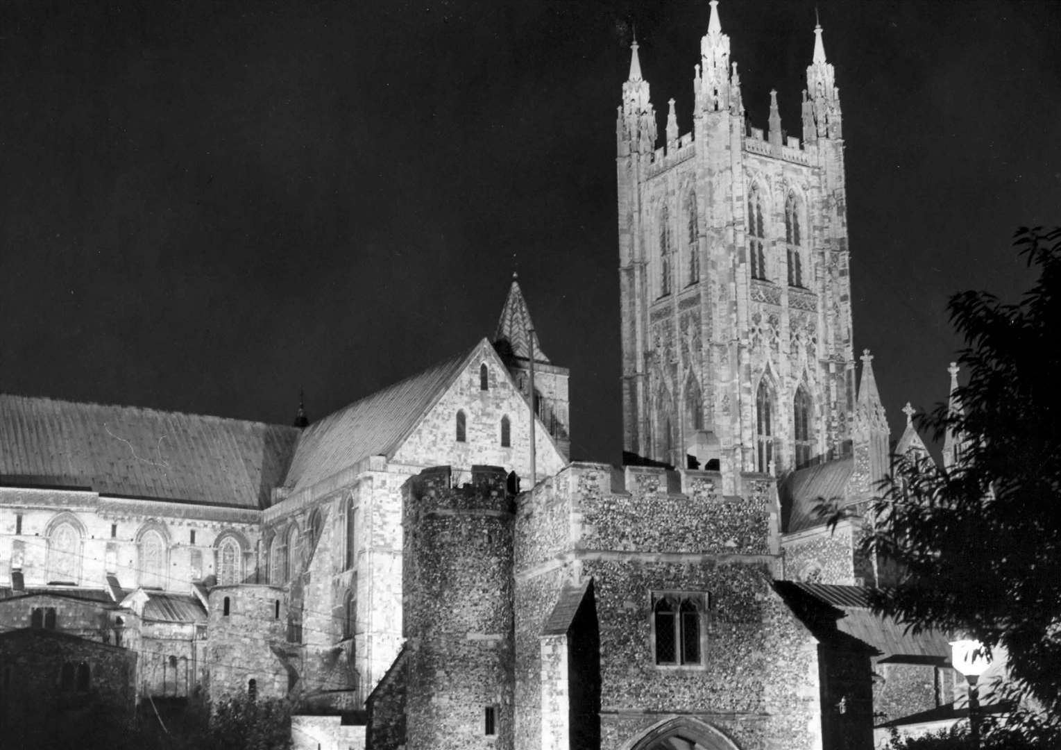 Canterbury Cathedral was damaged by a quake in the 14th century