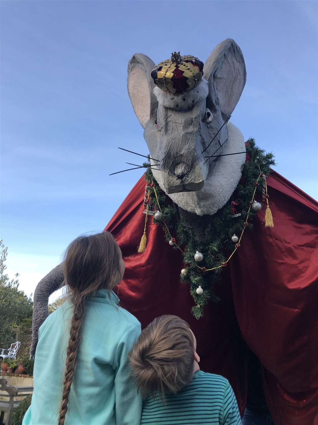 Children are in awe of the 14ft mouse king who is part of the procession (21385720)