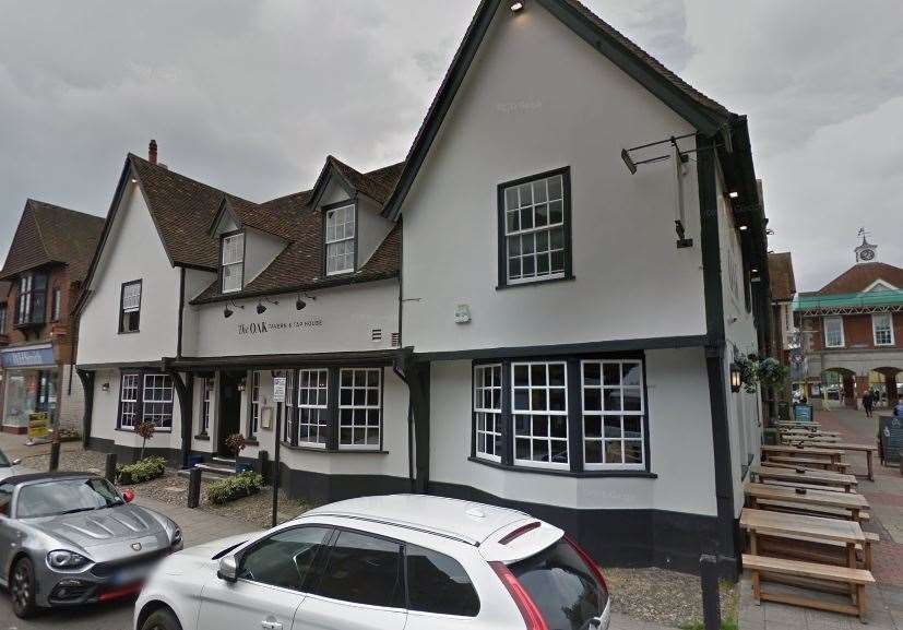 The Oak Tavern and Tap House in Sevenoaks High Street