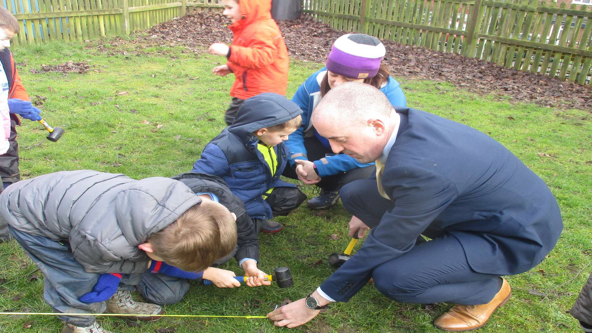 Head teacher Steve Geary heping pupils at Horsted on Forest Day