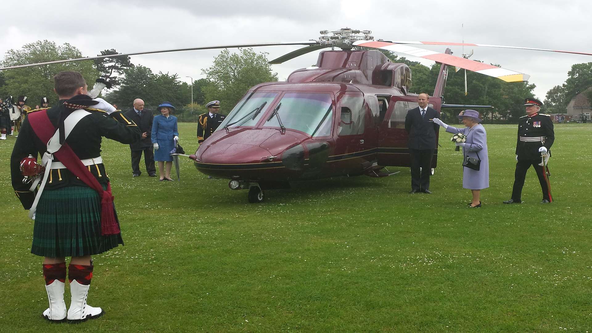 The Queen leaves Howe Barracks by helicopter