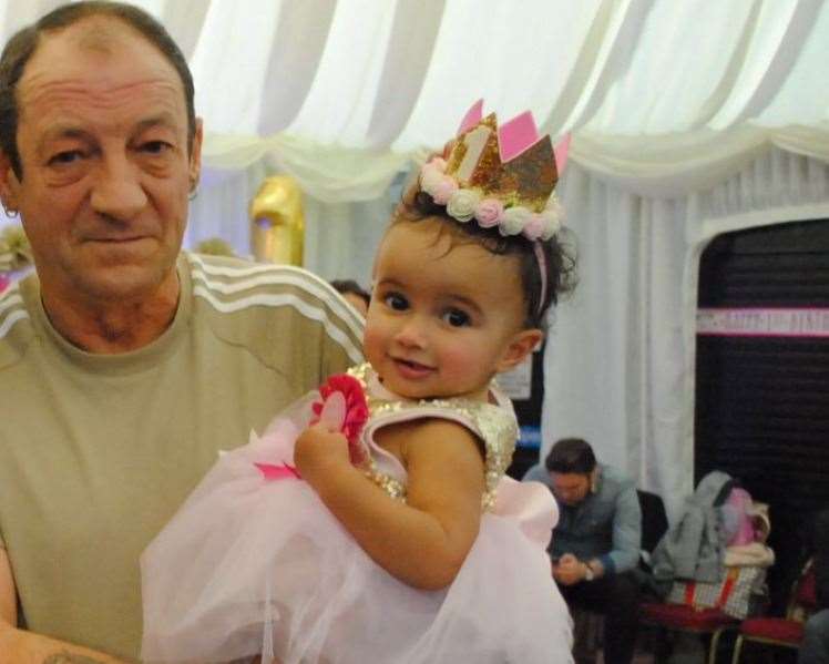 Roy Batt with granddaughter Medina, 2 (10011172)
