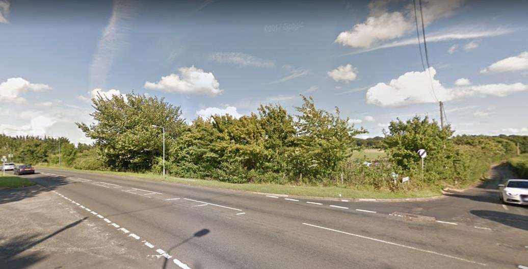 The junction of Birchwood Road and Puddledock Lane in Dartford (1412992)