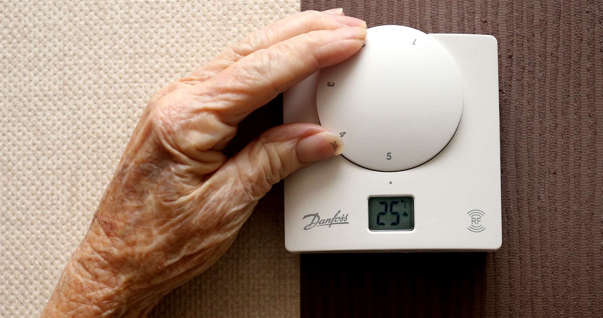 Households are being given £400 this winter to help cover rising energy bills. Image: iStock.