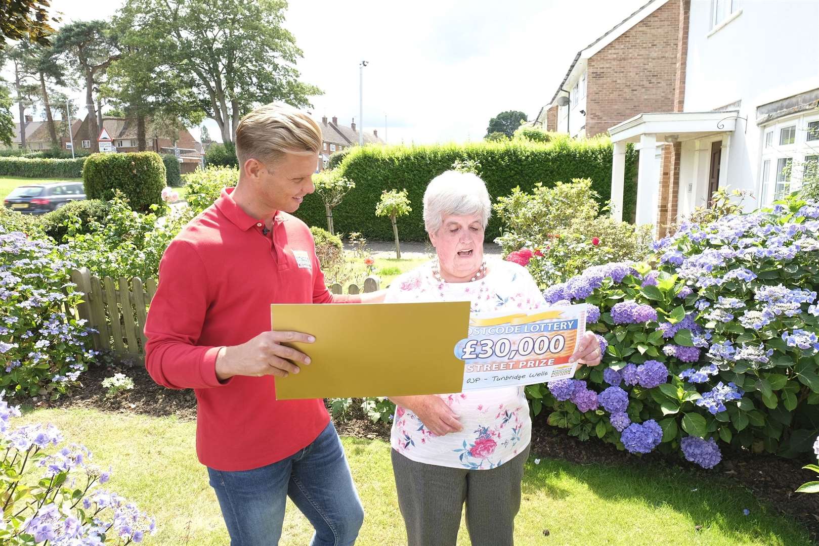 Patricia Brown and Jeff Brazier after her People's Postcode Lottery win (15018091)
