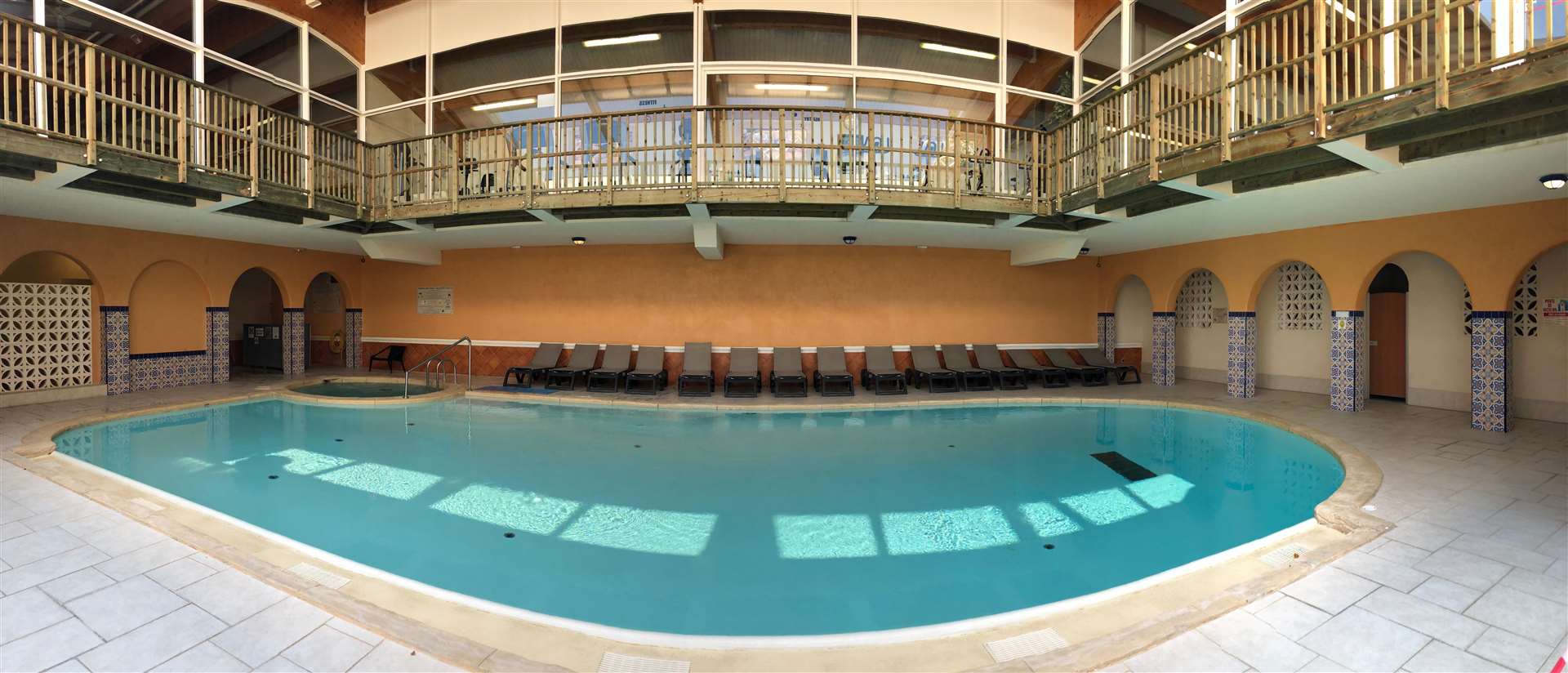 The indoor pool (7102824)