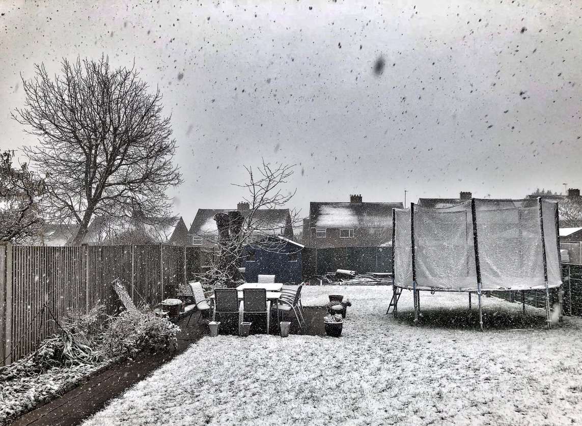 Snow falling in Strood. Picture: @LefebveM.