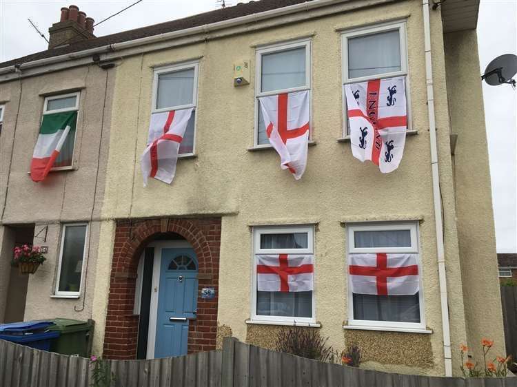England flags in Barton Hill Drive, Minster (48978617)