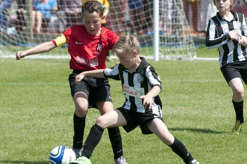 Thamesview Youth (in red) take on Real 60 Lynx in the Under-10 League Cup final Picture: Rob Canis