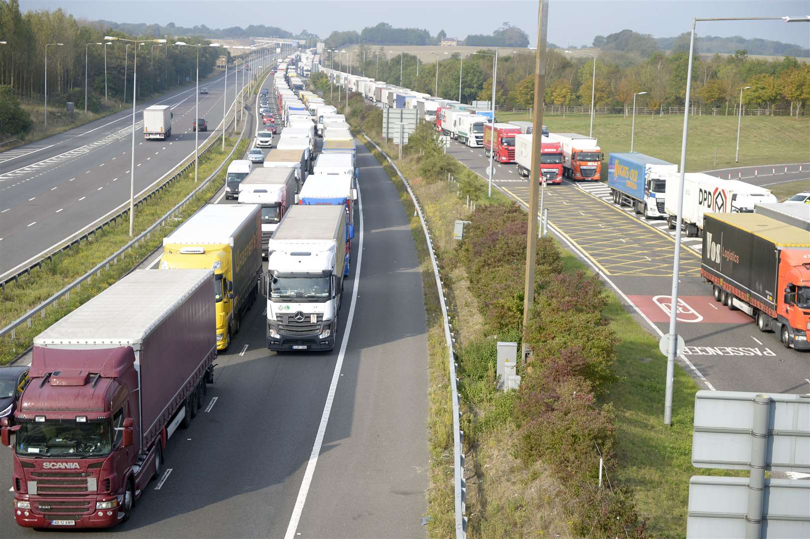 Confidential government documents have warned of queues of 7,000 lorries in Kent post-Brexit