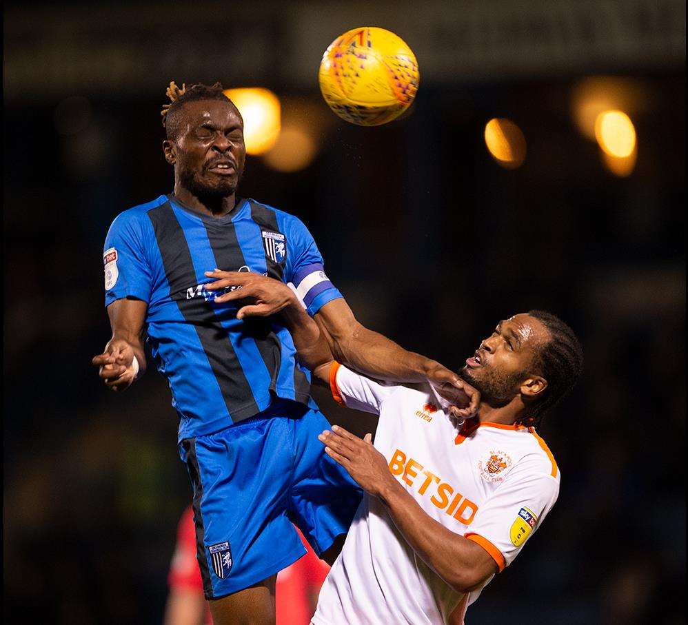 Gabriel Zakuani beats goalscorer Nathan Delfouneso to the ball Picture: Ady Kerry