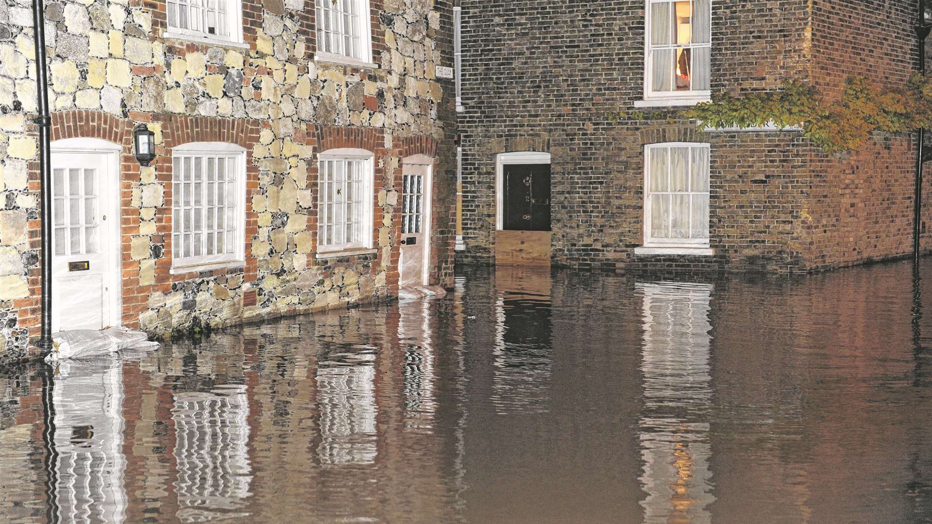 Flooding at The Quay in Sandwich in 2013