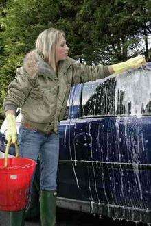 Wealthy drivers `have dirtier cars'
