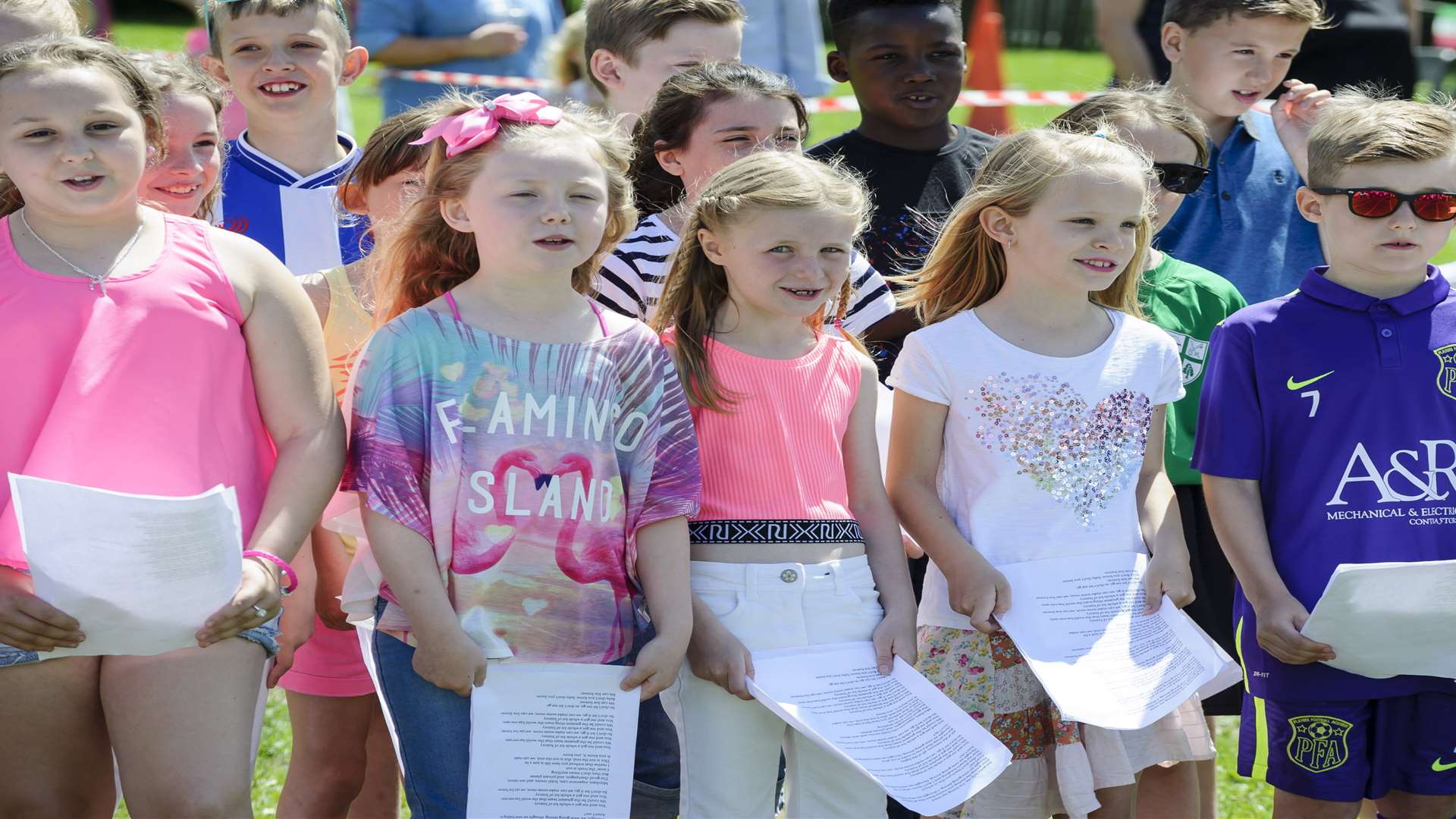 The school choir offered a sing-song at the celebration.