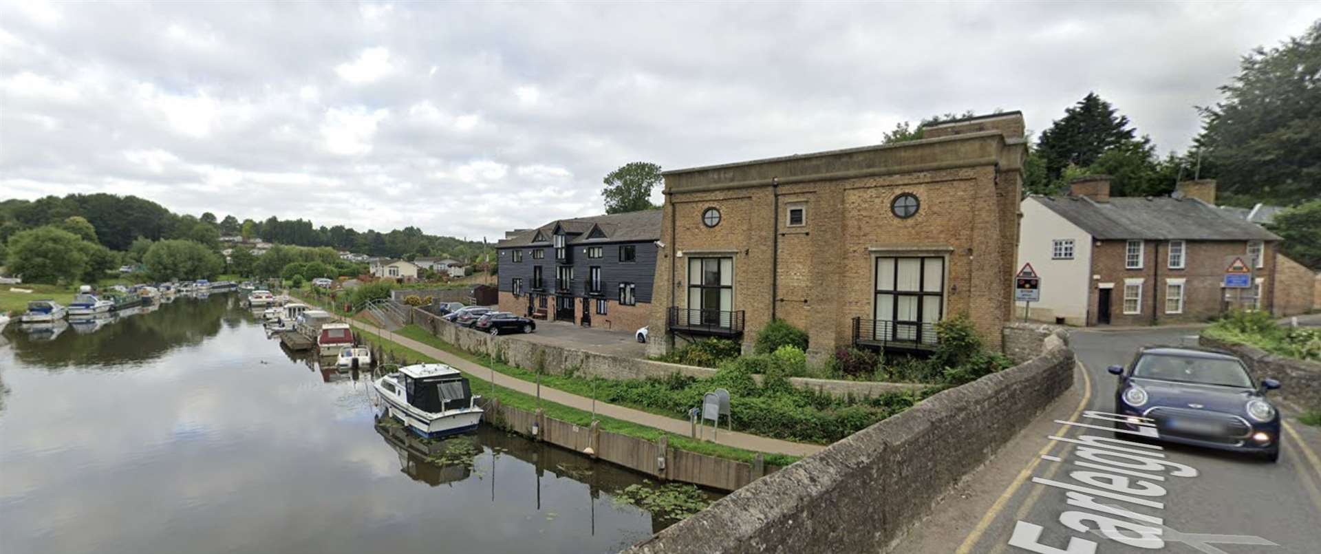 The view of the towpath and Riverside Park houses behind it. Picture: Google Maps