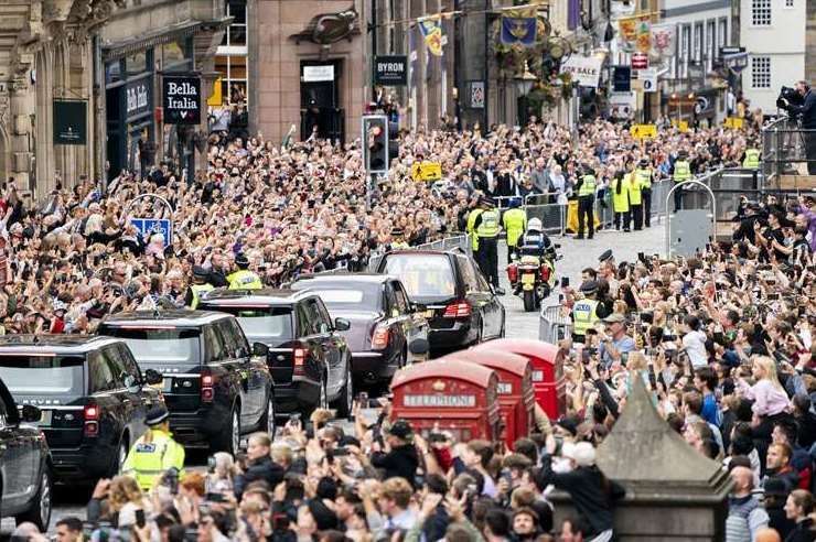 The crowds were 10 deep in places on the famous Royal Mile as the Queen's coffin arrived in Edinburgh from Balmoral. Picture: Jane Barlow/PA