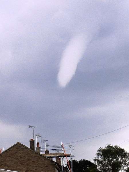 Picture of funnel cloud over Ashford