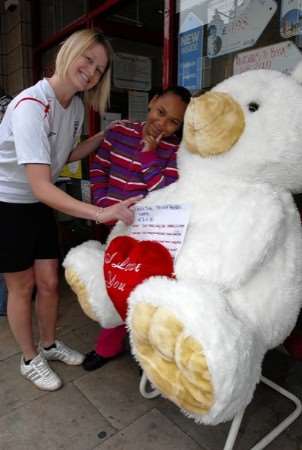 Thomson travel agent Amy Richards challenges Sydney Robinson, 10, to guess the teddy’s name