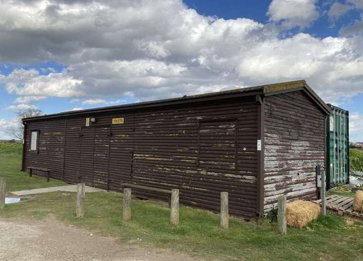 The previous Barton’s Point toilet block was decommissioned after rotting away