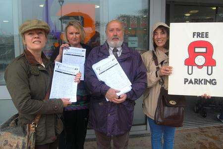 Urban Gravesham and local traders handed in a petition