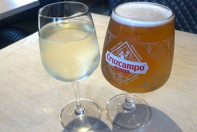 There was a Harvey’s Sussex Best on tap, but I ended up with a pint of Cruzcampo and she, of course, opted for her favourite, a large New Zealand Sauvignon Blanc