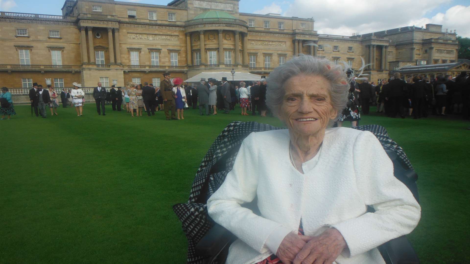 Doris Daniels enjoying her day at Buckingham Palace
