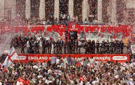 Members of the England cricket teams are given a rapturous reception in Trafalgar Square. Picture: WAYNE McCABE/FERRARI PRESS AGENCY