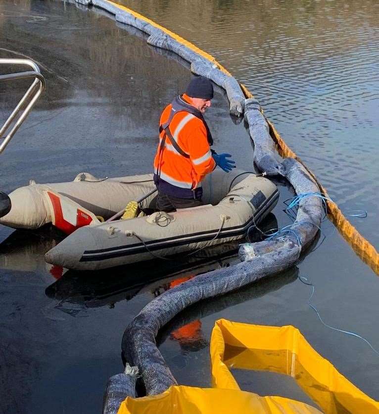 A boom has been put along the River Medway in Yalding to help contain the oil spill and reduce impacts downstream. Photo: Environment Agency (54853011)
