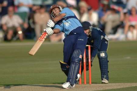 Azhar Mahmood smashed 33 from 18 balls for Surrey. Picture: BARRY GOODWIN