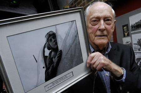 Second World War hero Keith Quilter with a picture of him as a pilot