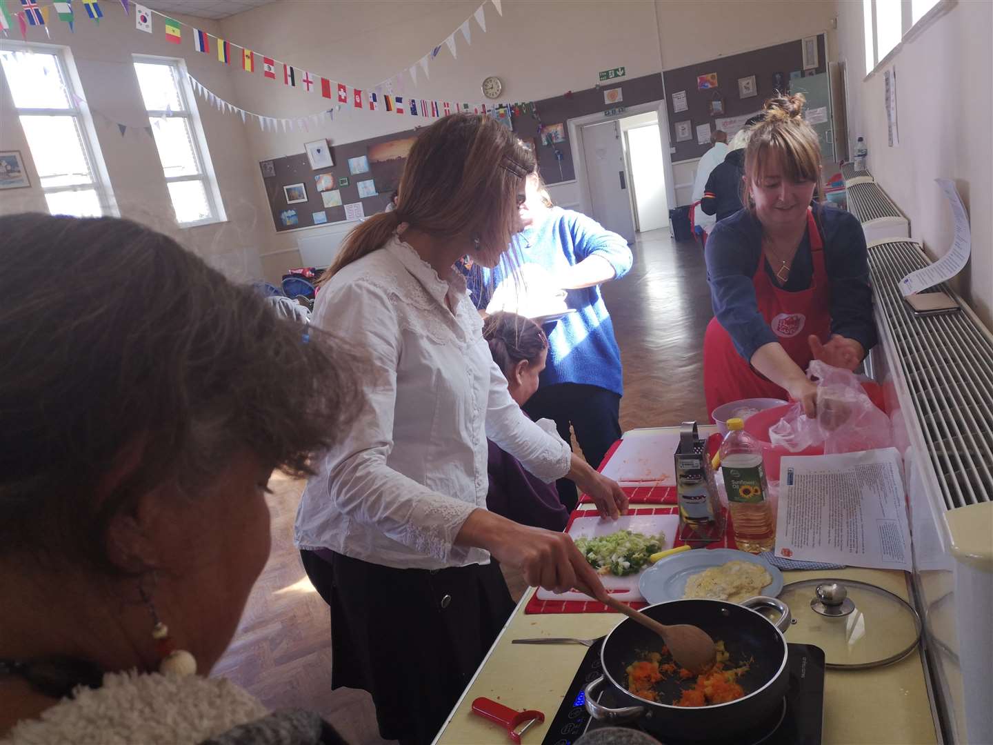 Leaning to cook at Cliftonville Community Centre (4481731)