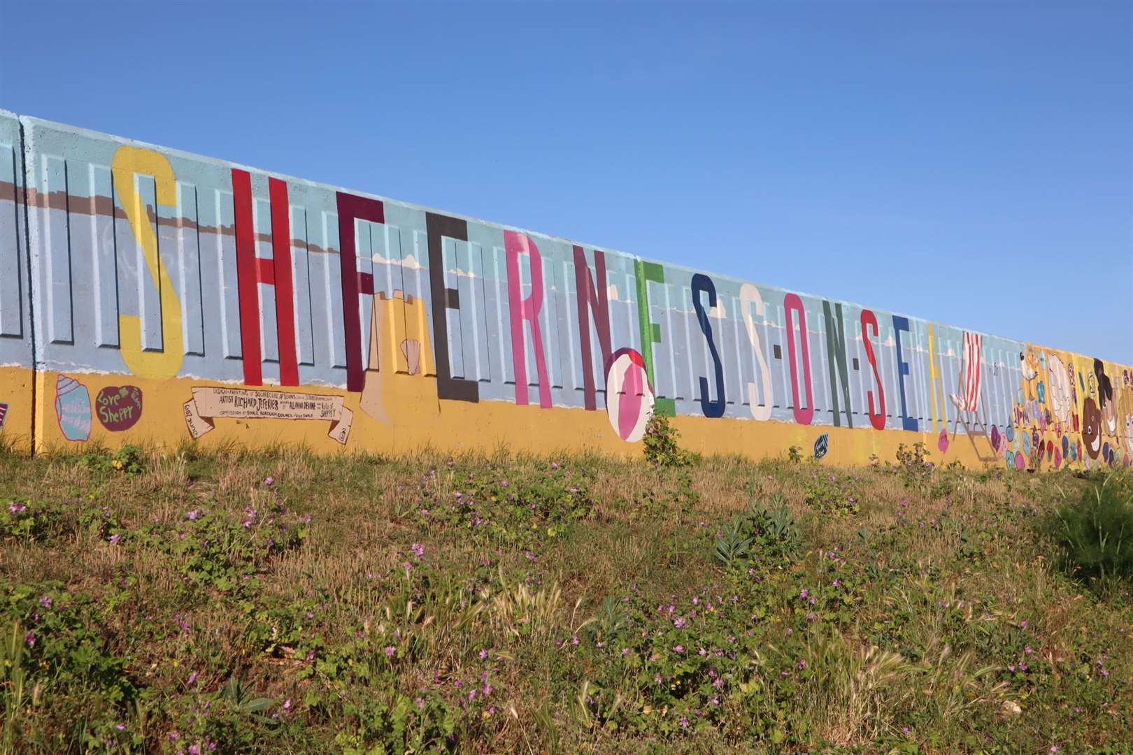 Sheerness-on-Sea beach mural painted by Richard Jeferies
